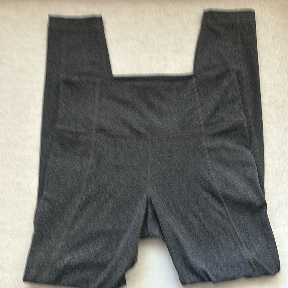 Athleta Stash Salutation Leggings. Heather Gray. Excellent Condition. Size S.